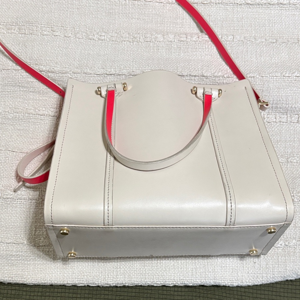 Kate Spade Elegant White Handbag with Pink Accents - Picture 4 of 5